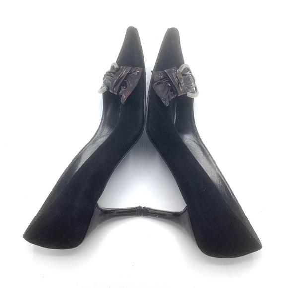 Stuart Weitzman Black Pointed Toe Buckle Suede Heels 7 - Picture 14 of 16